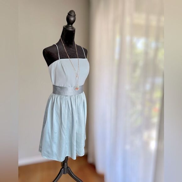 White by Vera Wang Short Strapless Bridesmaid Dress with Belt Mist Size 12 - Picture 4 of 16